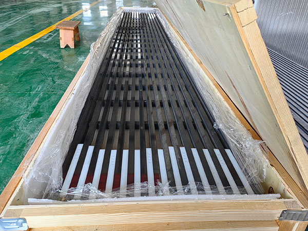 Silicon nitride ceramic curved plate